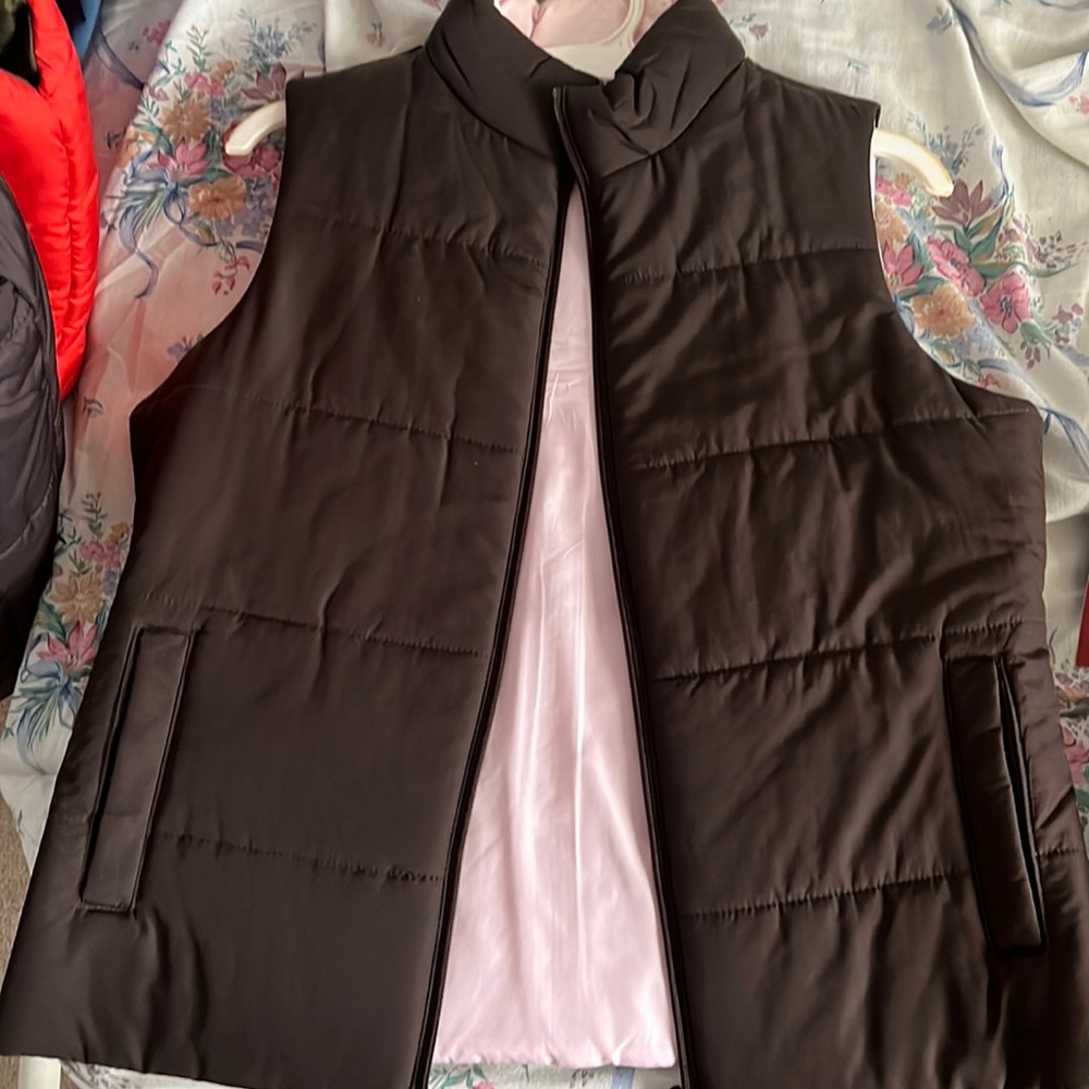 NWT Merona Medium Reversible Brown/Pink Puffer Vest with Pockets